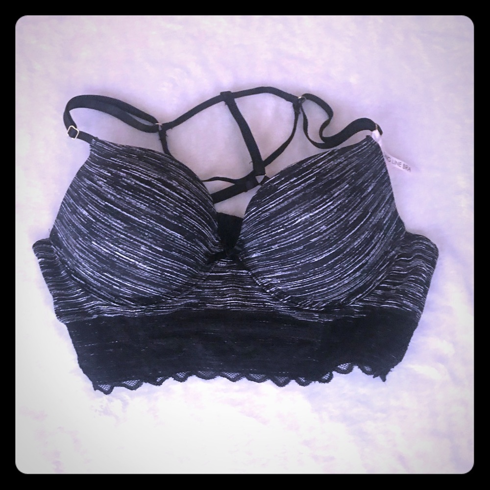 Daisy Fuentes bra 34B